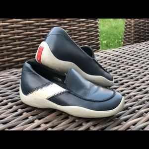 PRADA boy leather sneaker sz 26